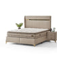 Wunderschönes Boxspringbett in Platinbeige mit weißem Hintergrund